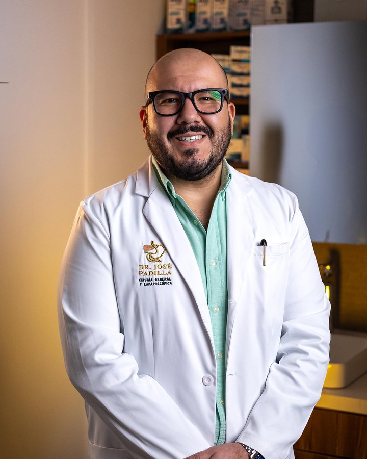 El Dr. José Padilla explicando en qué consiste su trabajo